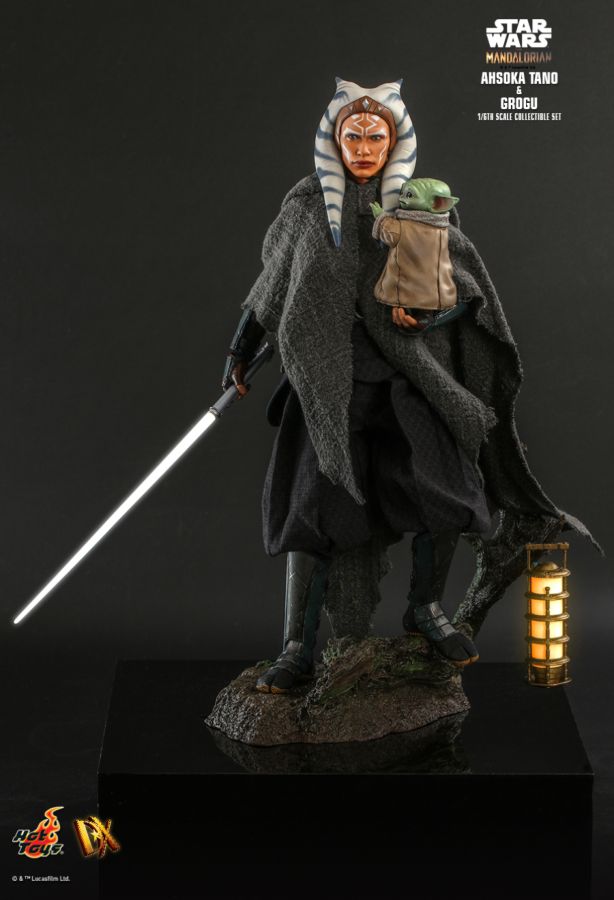 Star Wars: The Mandalorian - Ahsoka Tano and Grogu 1:6 Scale Collectable Action Figure Set