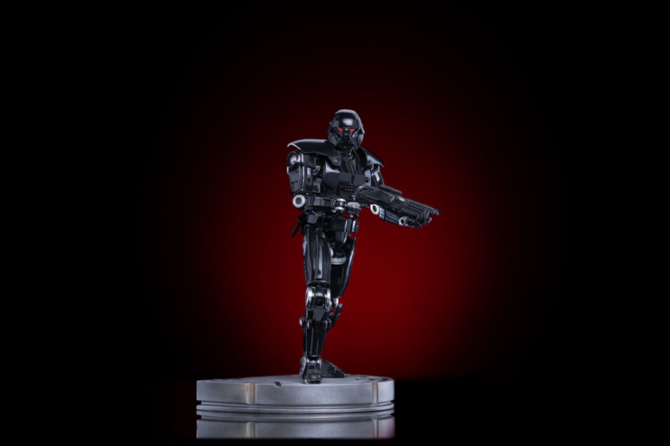 Star Wars: The Mandalorian - Dark Trooper 1:10 Scale Statue