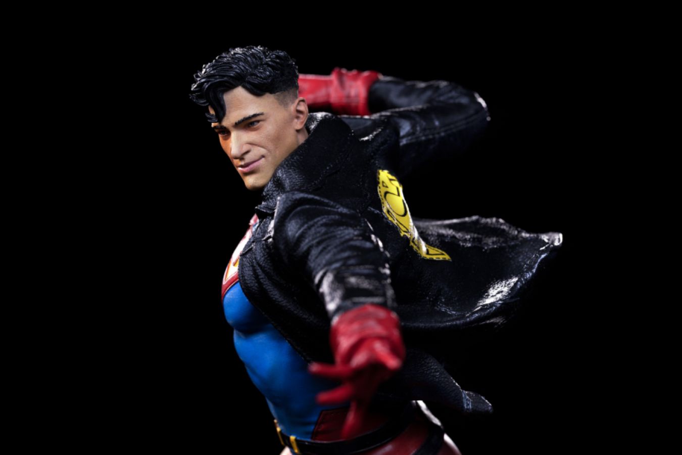 DC Comics - Superboy 1:10 Scale Statue