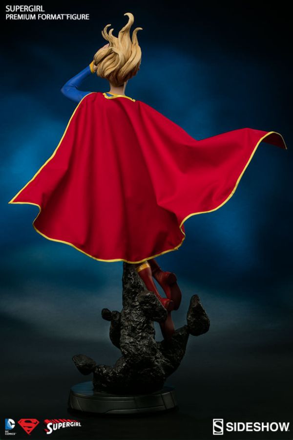 DC Comics - Supergirl Premium Format 1:4 Scale Statue