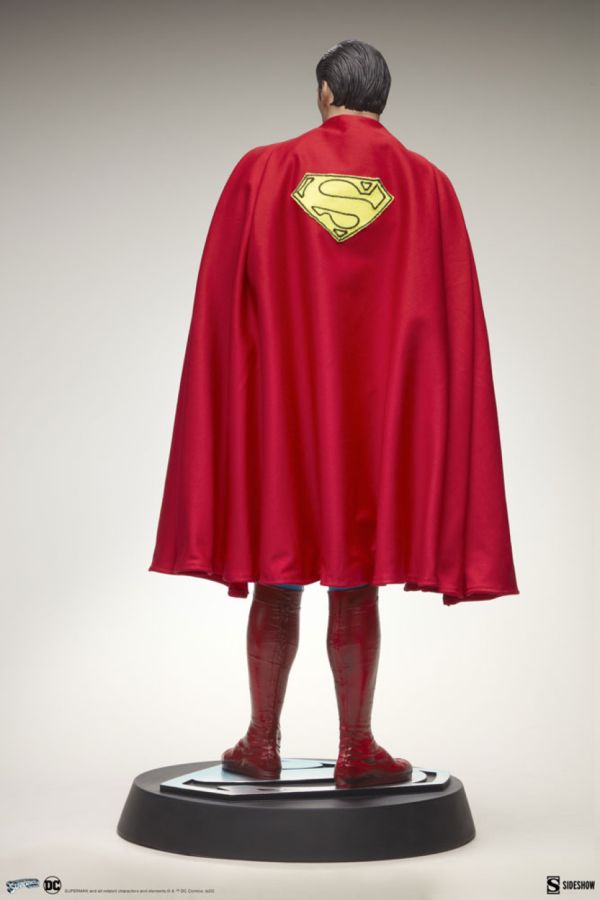 Superman (1978) - Superman Premium Format Statue